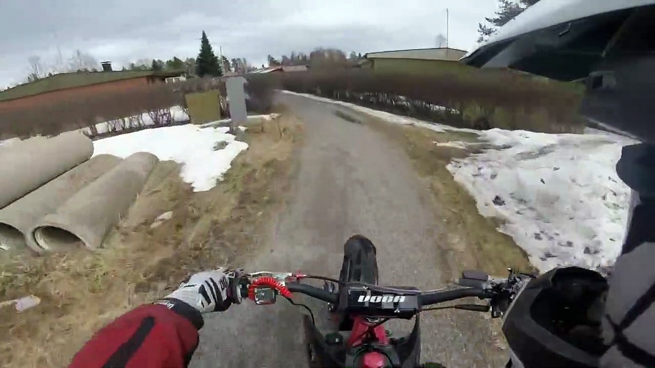 Folle course poursuite entre un motard et la police en Finlande