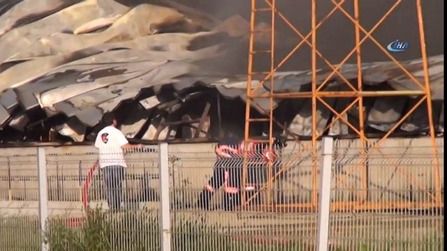 Hendek'te Dev Mobilya Fabrikası Yandı, Sahibi Çaresiz Gözlerle İzledi