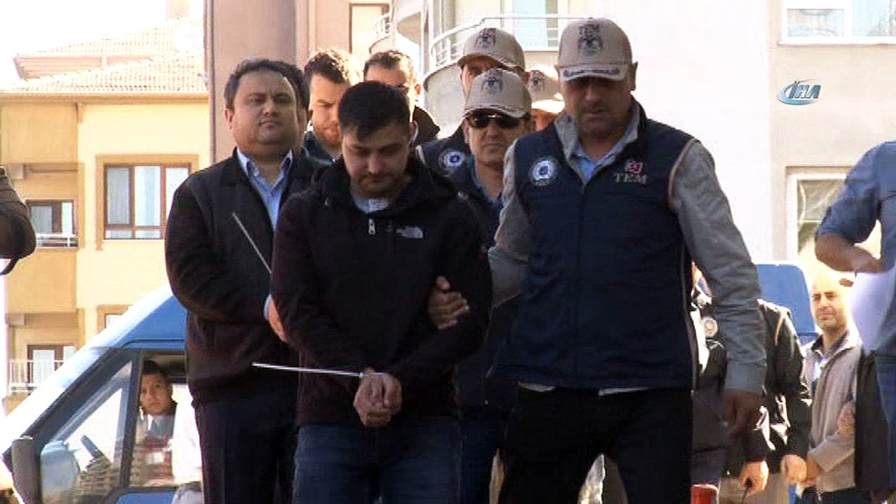 FETÖ operasyonunda gözaltına alınan 12 kişi adliyeye sevk edildi