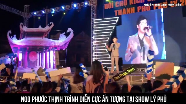 Khoảnh khắc đẹp: Noo Phước Thịnh vỗ tay, cúi chào và bắt tay Tuấn Hưng sau phần trình diễn của đàn anh