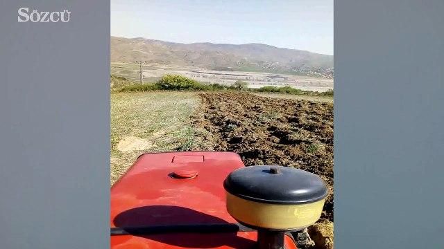 Traktörünün deposunu 300 liraya dolduran çiftçi tarlanın ortasında isyan etti