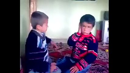 Çocukların garip tokat oyunu!