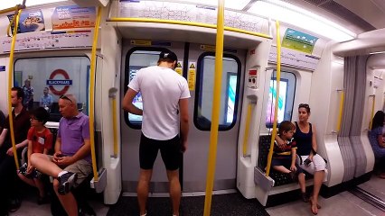 Londra Metrosu'nu koşarak yenen adam!..