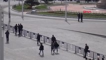 Taksim Meydanı Bariyerlerle Kapatıldı