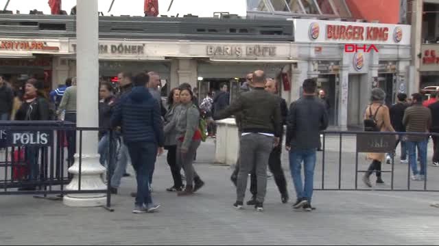 Taksim Meydanı Bariyerlerle Kapatıldı