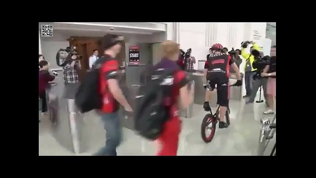 Bisikletle gökdelenin 3139 basamağını tırmandı