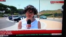 Sıcak havaya dayanamayan İtalyan muhabir canlı yayında bayıldı