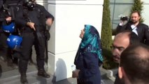 Koza-İpek Holding önünde polislere tepki: Onun sonu gelecek, sizi paçavra gibi silecek!