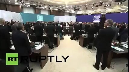 Erdoğan konuşurken Obama kulaklık takmayıp sakız çiğnedi