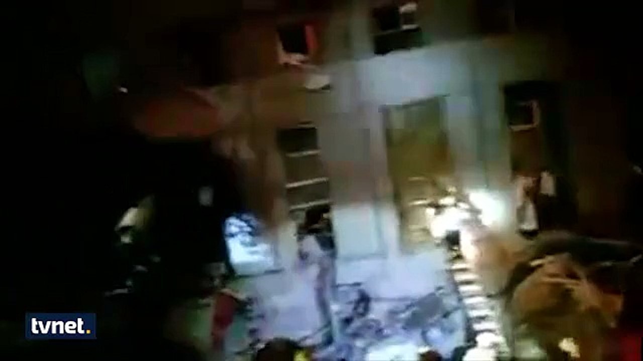Tayvan'da 6.4'lük deprem binayı böyle yıktı