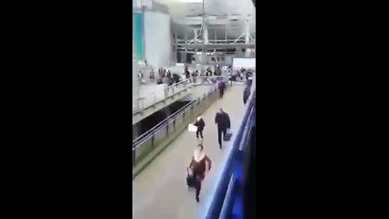 Brüksel Havalimanı'ndaki intihar saldırısı kamerada!