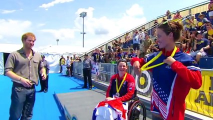 ABD&#39;li yüzücü, altın madalyasını tedavi gördüğü hastaneye bağışladı