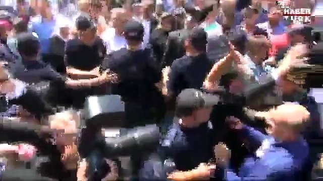 Kılıçdaroğlu'na şehit cenazesinde yumurtalı ve sözlü saldırı!
