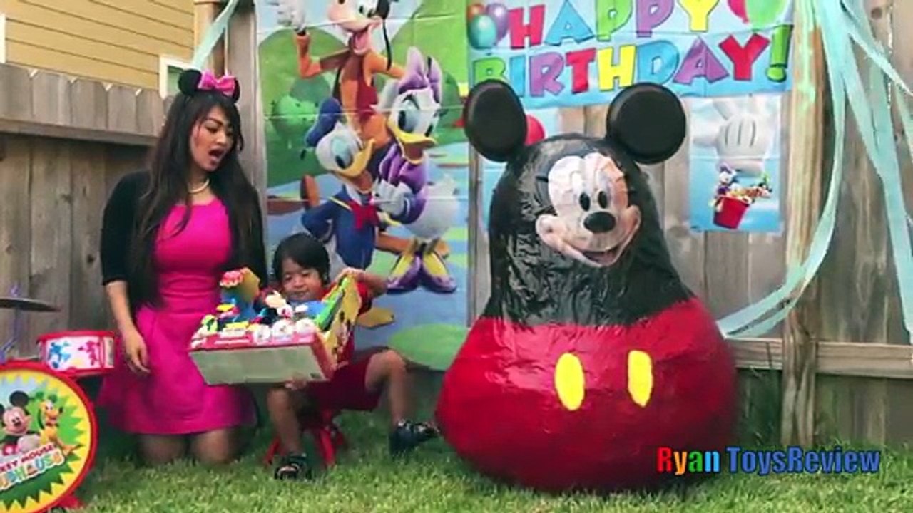 WORLD BIGGEST GIANT EGG SURPRISE OPENING Mickey Mouse