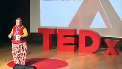 İlkokul Mezunu, Ödüllü Yönetmen Ümmiye Koçak&#39;ın TEDx Konuşması: Köyden New York&#39;a Sanatı