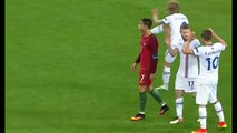 Ronaldo, İzlanda kaptanına formasını vermedi!