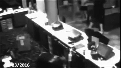 Almanya'da sinema salonuna yapılan saldırı güvenlik kamerasında