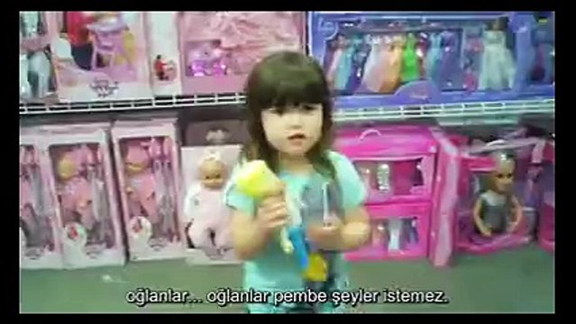 Kız çocuğunun isyanı: Neden kızlar pembe almak zorunda?