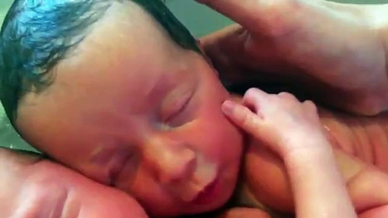 Kendilerini ana rahminde sanan ikizler; "dünya bu kadar masum olsa ne olur sanki?"