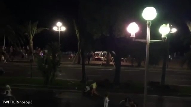 Fransa Nice'te kamyonla yapılan terör saldırısının görüntüleri!