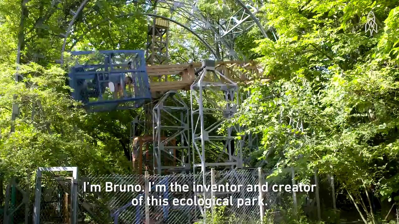 Daha fazla müşteri için 46 yılda el yapımı lunapark inşa etti