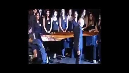 Tarık Akan’a veda töreninde Genco Erkal’dan ‘Yaşamaya Dair’