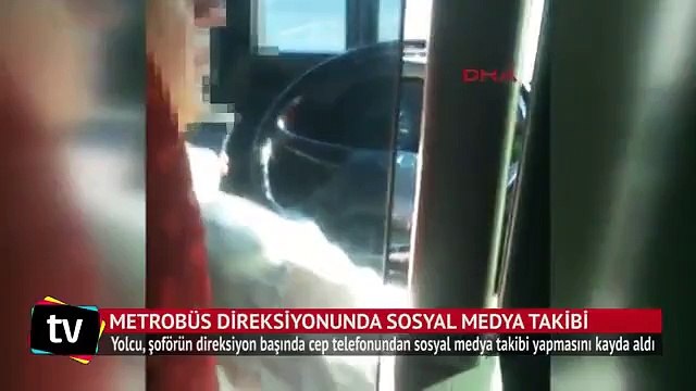 Bir eli telefonda, diğeri direksiyonda; metrobüs şoförü yolcuların hayatını tehlikeye attı!