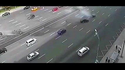 Vladimir Putin'in makam aracı paramparça oldu