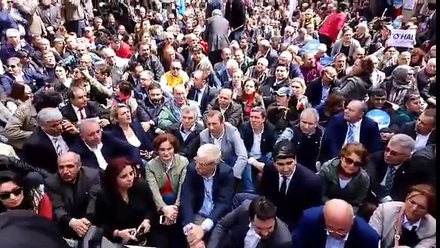 Taksim Meydanında CHP'liler oturma eylemi yaptı: Her yer Taksim her yer direniş