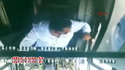 Kurşun, özel halk otobüsü şoförünü teğet geçti!