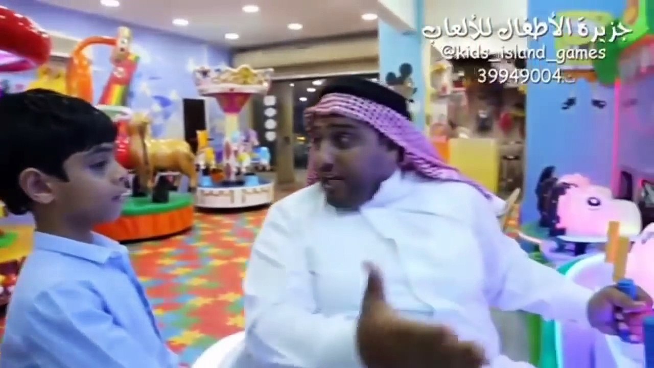 ضحك على أبوه