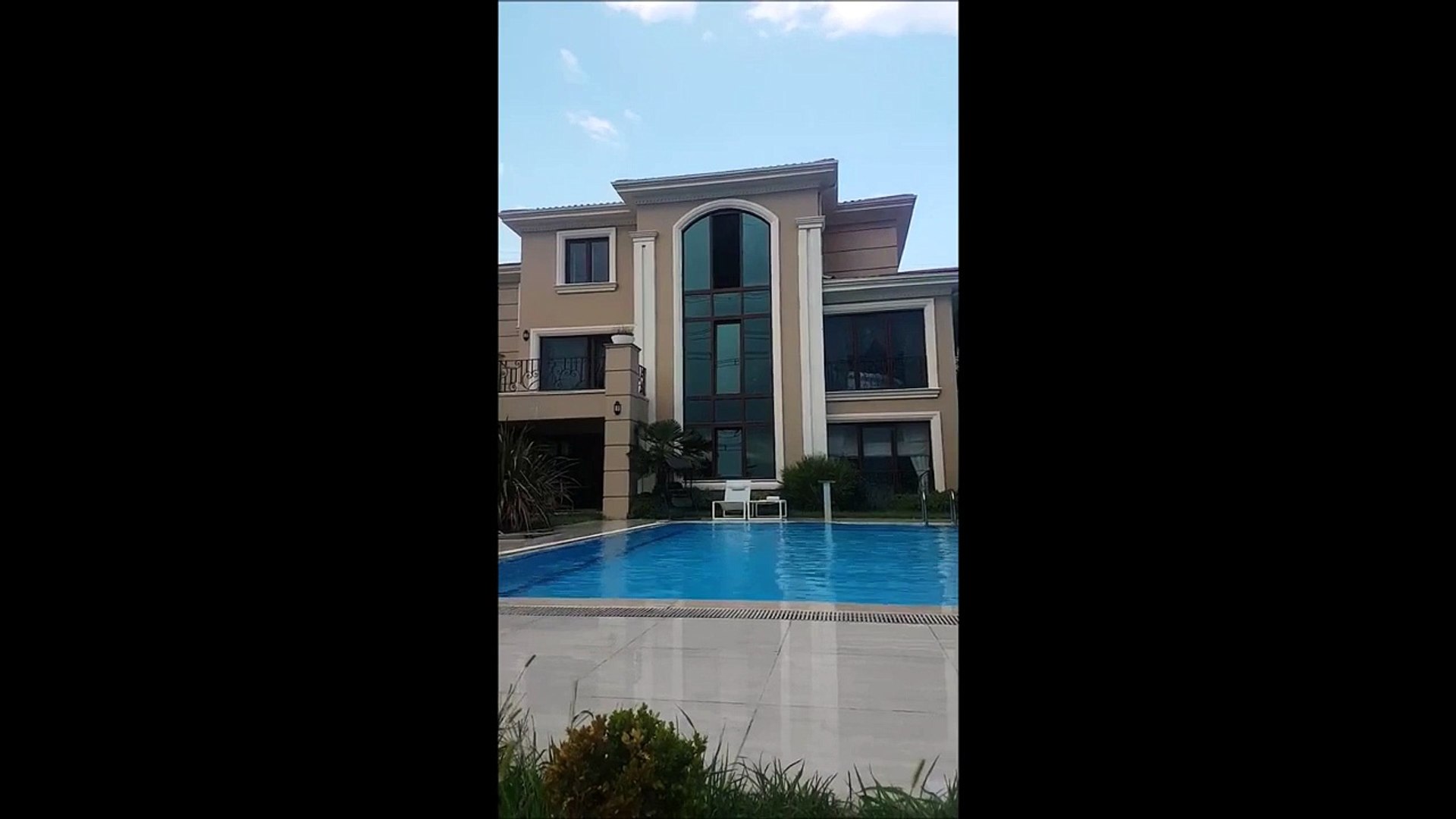 Kenan Sofuoğlu evinin 3. katından havuza atlayarak hastanelik oldu! -  Dailymotion Video