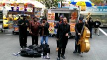 Espectáculo musical callejero en Nueva York