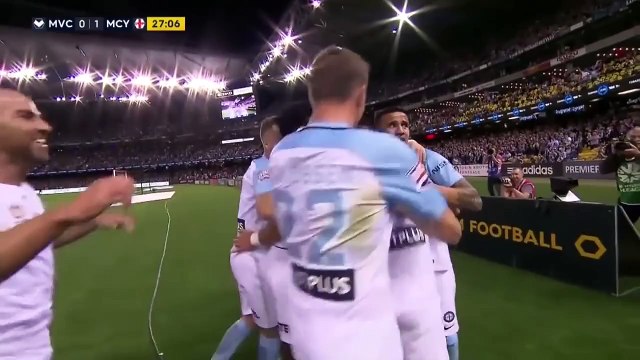 Tim Cahill, kaleciyi 40 metreden avladı