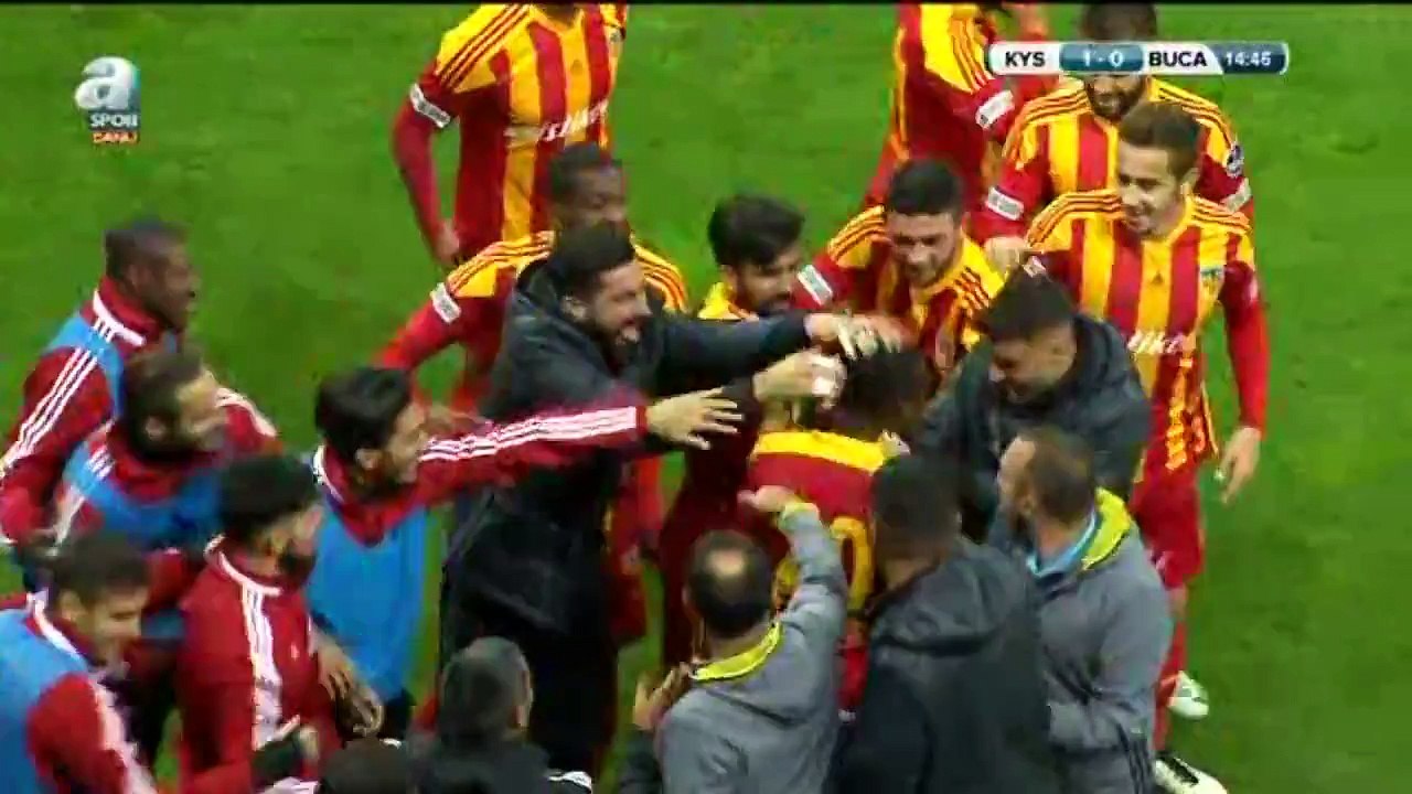 Traore 30 metreden örümcek ağını aldı!