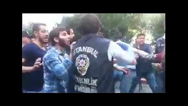 İstanbul Üniversitesi'nde Ankara katliamı anmasına polis müdahalesi; en az 10 gözaltı!