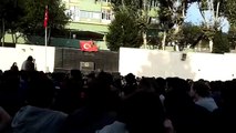 Kadıköy Anadolu Lisesi öğrencileri 'Proje Okul' uygulamasına karşı eylemde