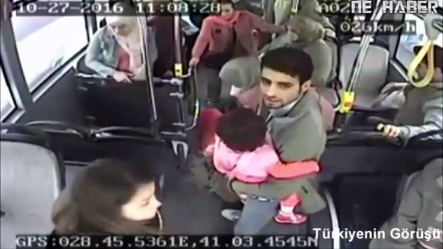 Sancılanan kadın otobüste doğum yaptı