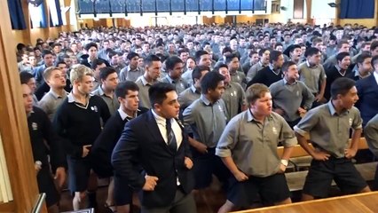 Yeni Zelanda'da 'sıradan' bir lise mezuniyeti