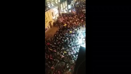 Kadınlar, erkek şiddetine karşı sokağa çıktı