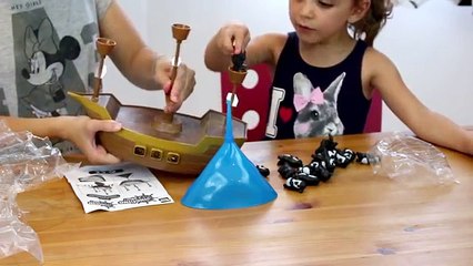 Pingüino al Agua - Jueguete con Barco Pirata (Juego de mesa).