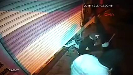 2 buçuk dakikada 55 cep telefonunu çaldılar