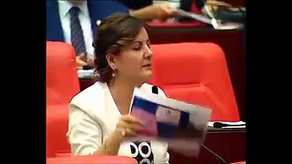 Yeni evlenenlere dağıtılan 2. skandal kitap: Çocuklar 10-12 yaşlarında bile evlendirilebilir