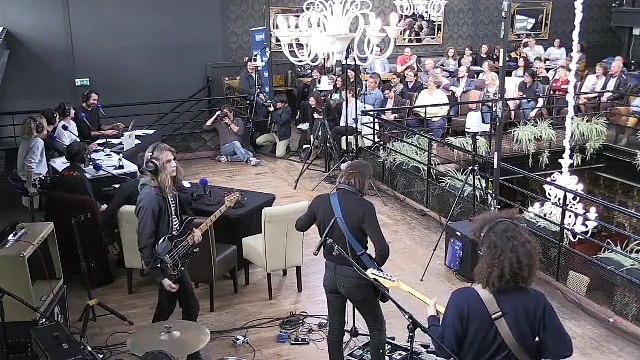 Ben : On est à Rouen, ils ne doivent pas être habitués à servir des vedettes...