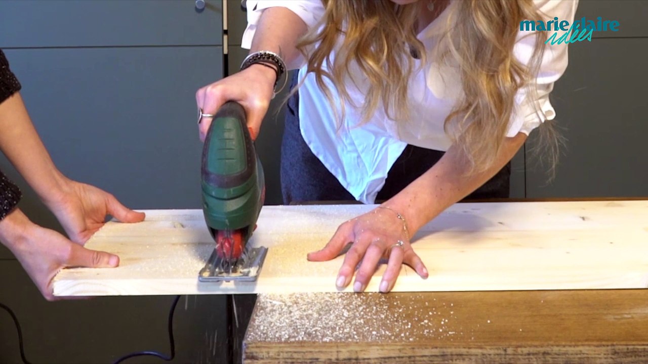 Fabriquer une table d'appoint avec des planches de bois