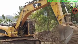 Large Excavator Work CAT 336D LME Swingging Dirt