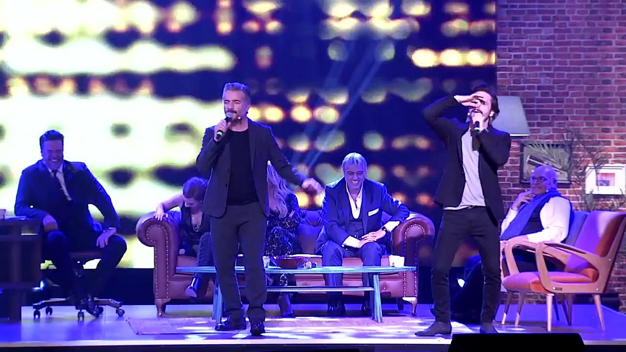 Ahmet Kural ve Murat Cemcir'den 'Sie Liegt In Meinen Armen' performansı