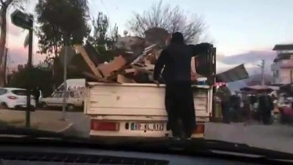 Kamyon kasasında tehlikeli yolculuk!