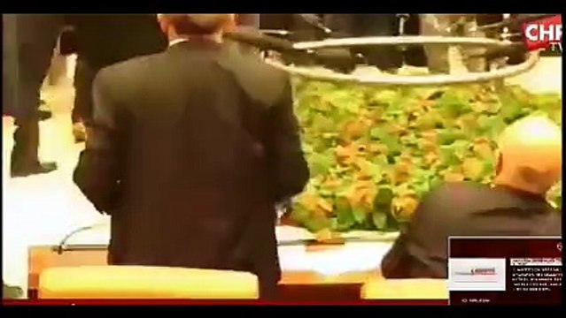 Aylin Nazlıaka kendisini Meclis kürsüsüne kelepçeledi