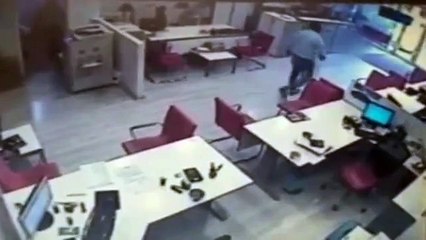 Noter katibi, darbeci Tuğgeneral Terzi'nin eşine bıçakla müdahale etmişti